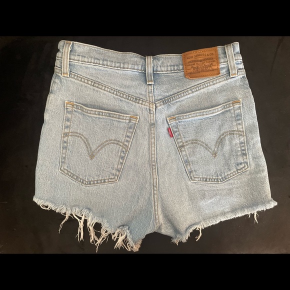Levi’s shorts - Picture 3 of 3